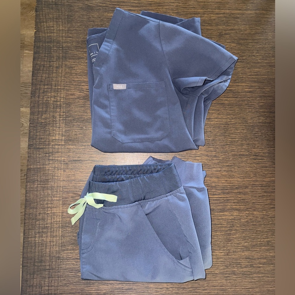 Figs Scrub Set